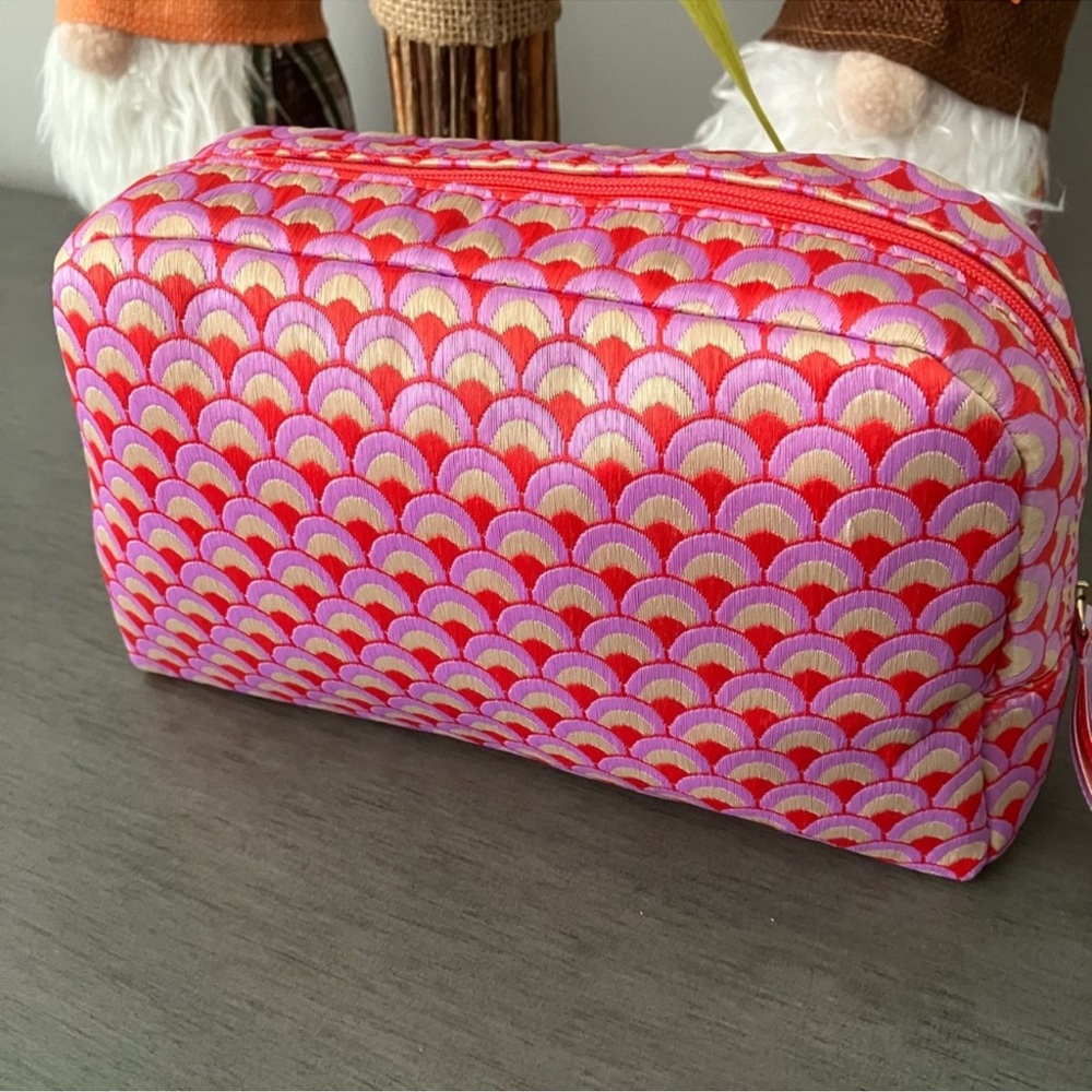 Bvlgari Scallop Pattern Embroidered Cosmetic Case/Make-up Bag - Picture 2 of 16